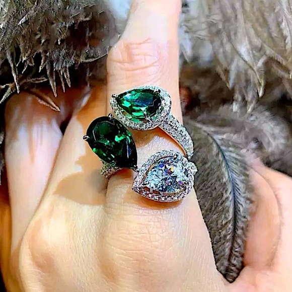 Jewelry - STERLING SILVER EMERALD GREEN WHITE CUBIC ZIRCONIA ADJUSTABLE SIZE RING